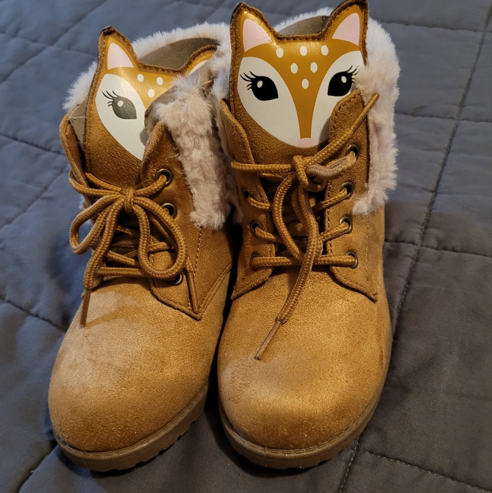 Size 10 kids boots with deer